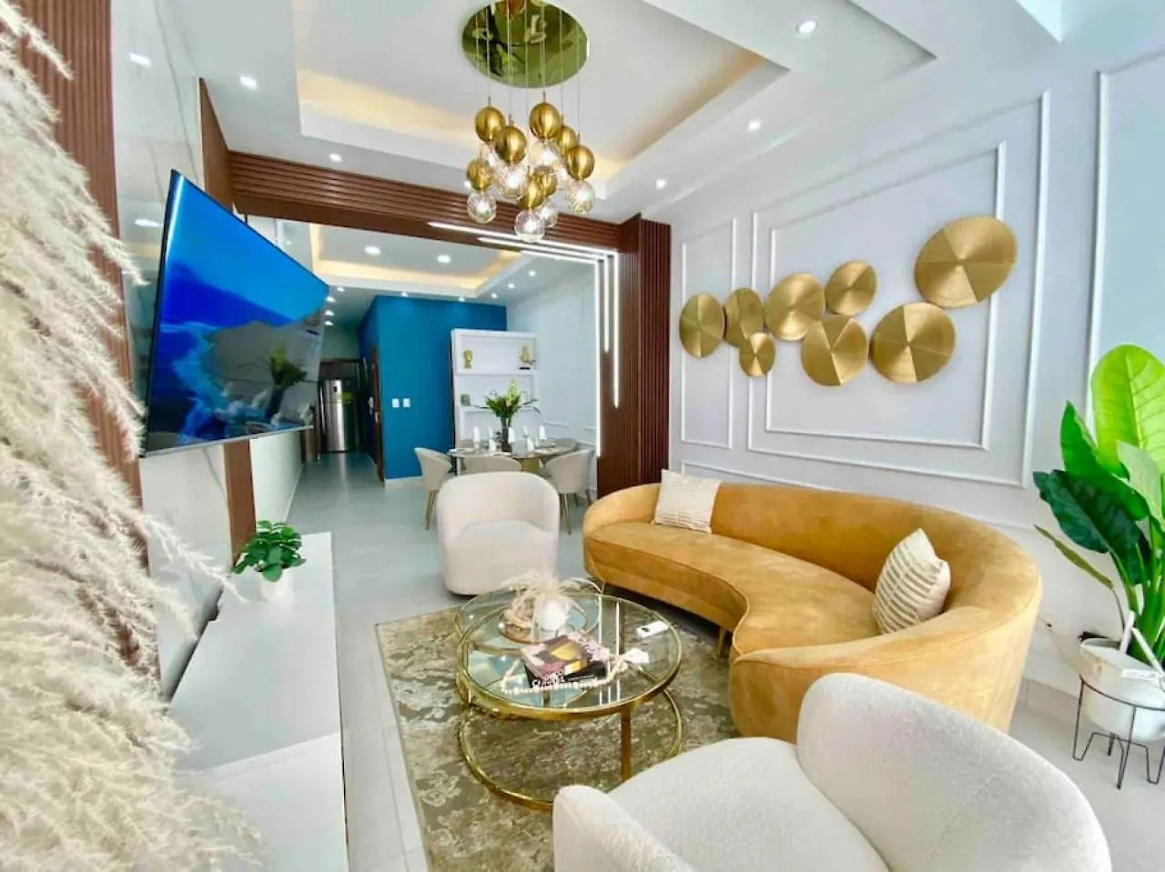 Contacts de Elegant City Center Condo